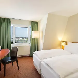 Otel Nh Ost