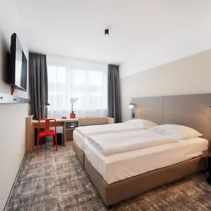 4* فندق Wyndham Garden Messe